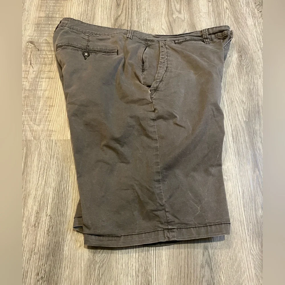BKE Athletic Fit Raven Gray Flat FrontCotton Shorts Size 36 - Picture 1 of 7
